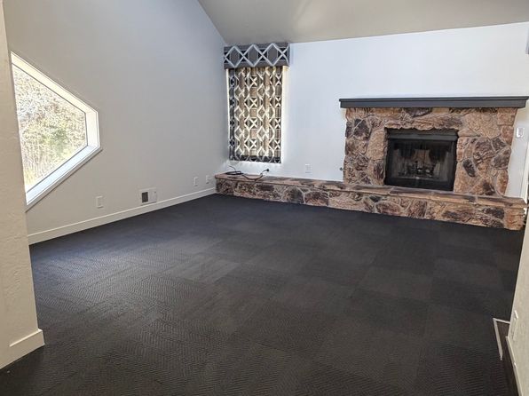696 Village Blvd APT 3