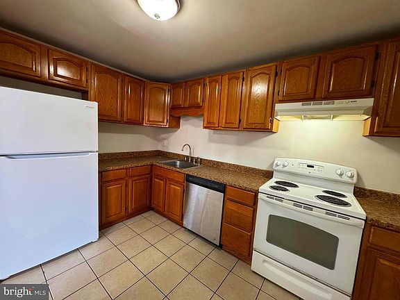 5th image of 445 Moores Mill Rd APT 2