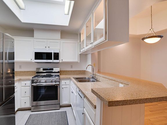 3rd image of 11961 Montana Ave APT 305
