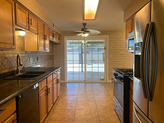 kitchen dining area_12022020