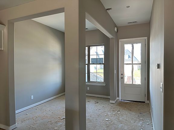 3rd image of 410 Maple St