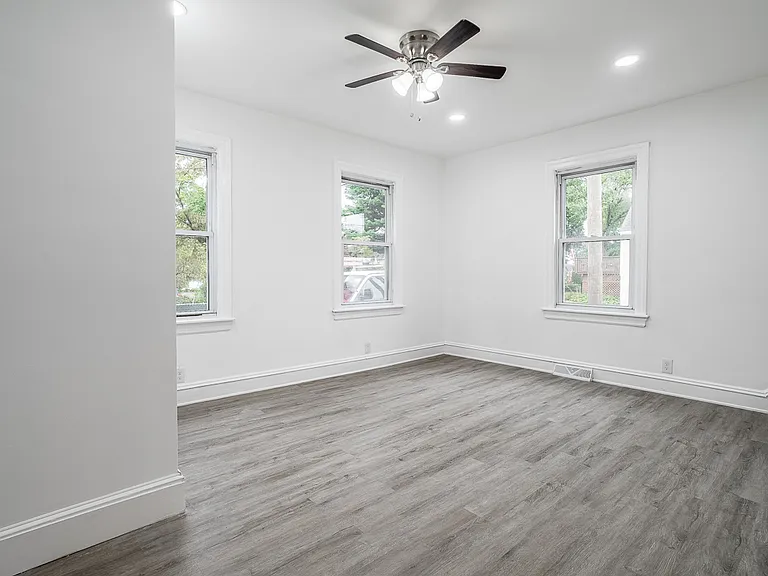 129 S Coles Ave — Photo 13
