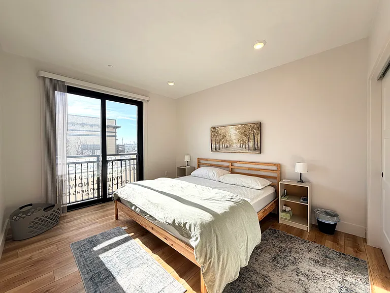 138 E — Photo 10