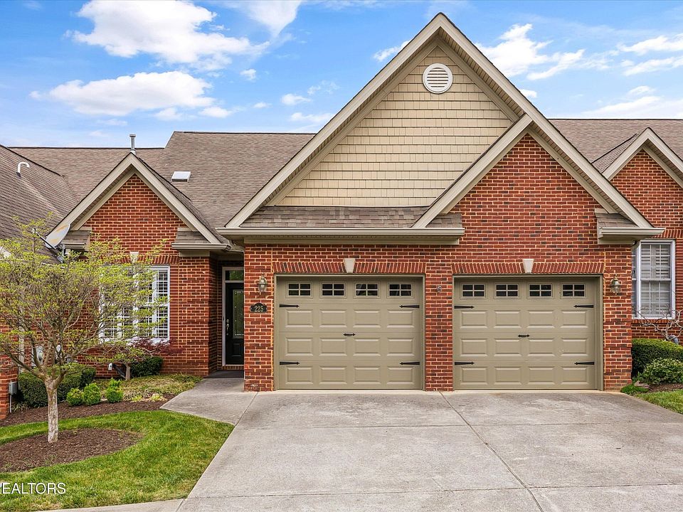 1st image of 225 Waterford Cir