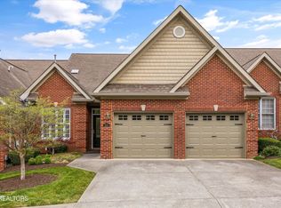 225 Waterford Cir, Lenoir City, TN 37772