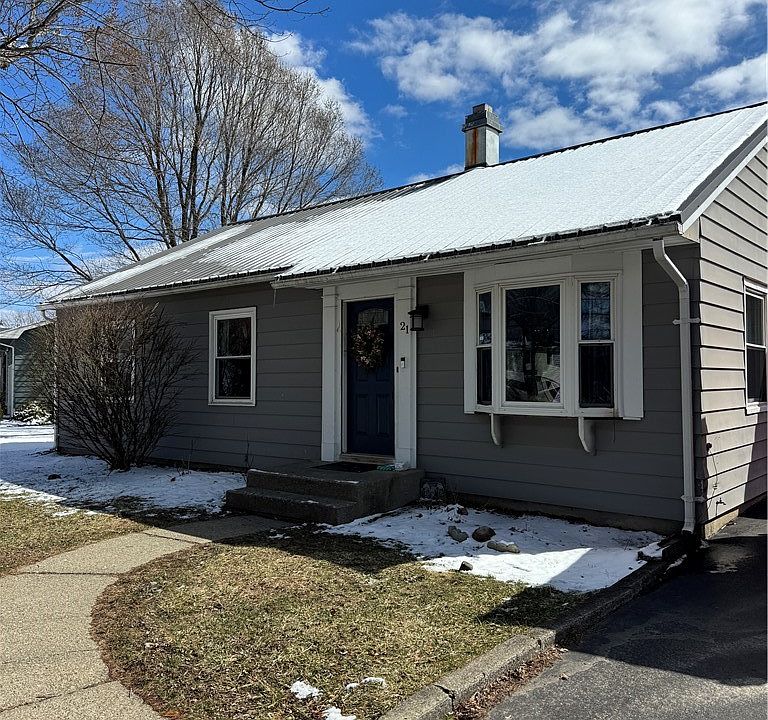 1st image of 21 Pine Cir