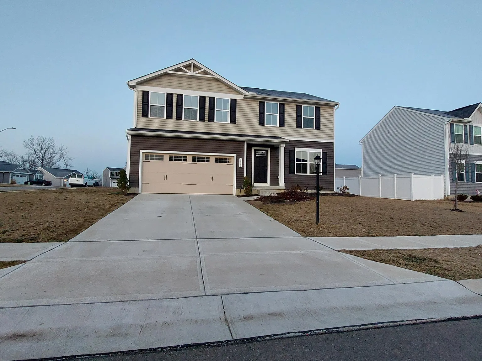 4 bed, 2.5 bath, 1918 sqft, $2,600 — Photo 1