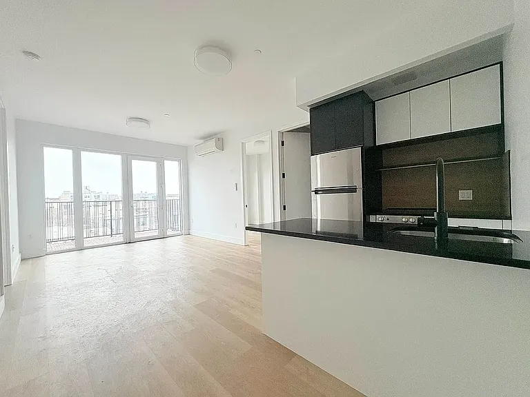 141 Frost St #4D — Photo 1