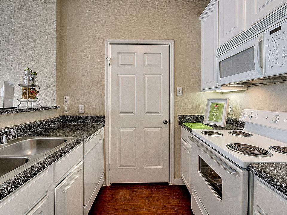 Kitchen at Stonebriar of Frisco