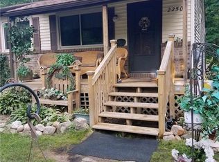 2250 Wayne Dr, Pinckney, MI 48169