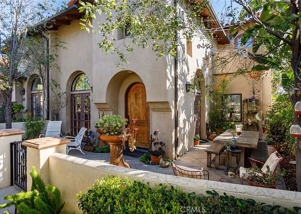 1st image of 407 Bolsa Ave