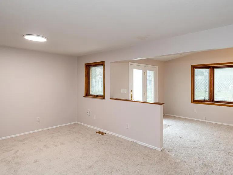 6757 Summerdale Dr — Photo 12