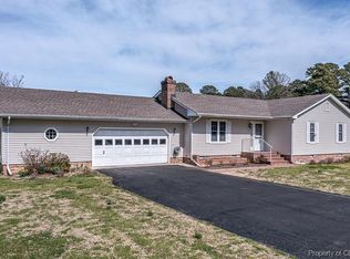 88 N Sioux Rd, Kilmarnock, VA 22482