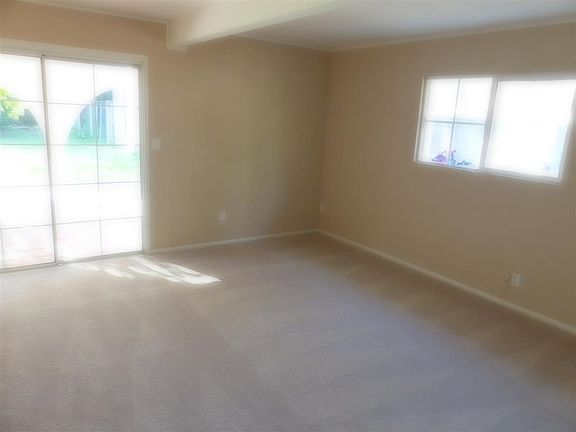 5th image of 3415 Las Vegas Dr