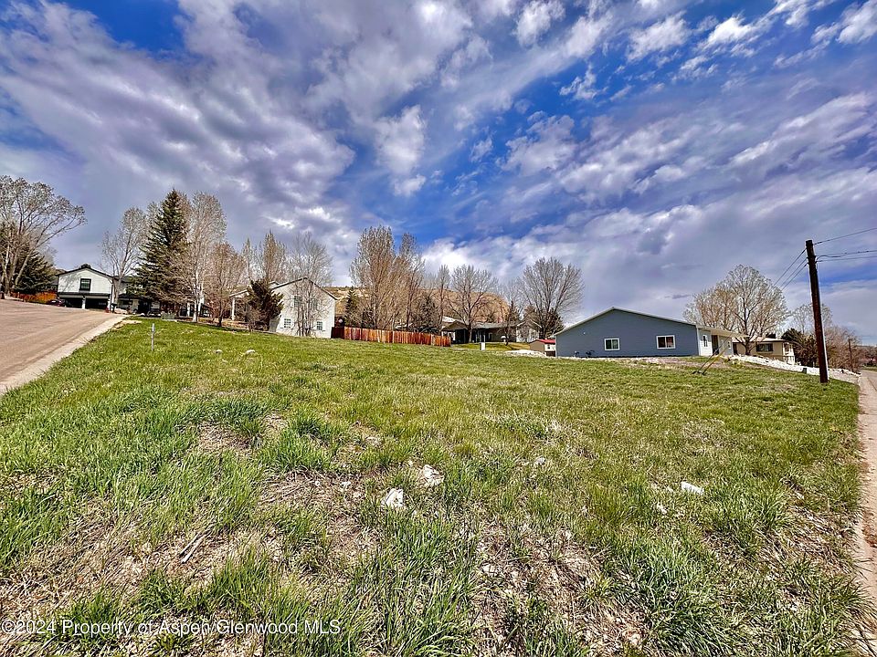 2nd image of 903 Steele Ct