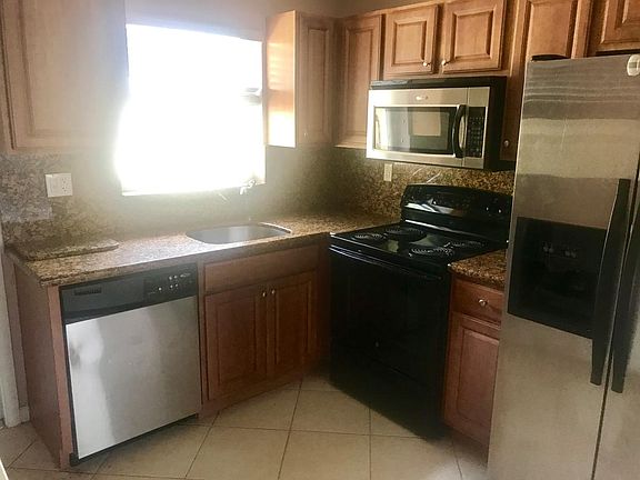 4th image of 2310 SW 18th Ter