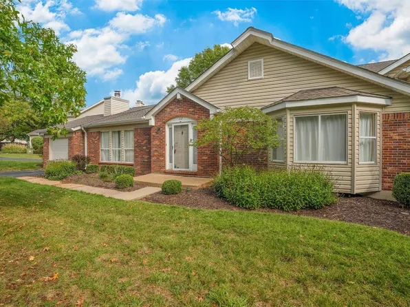 712 Woodside Trails Dr APT 100, Ballwin, MO 63021