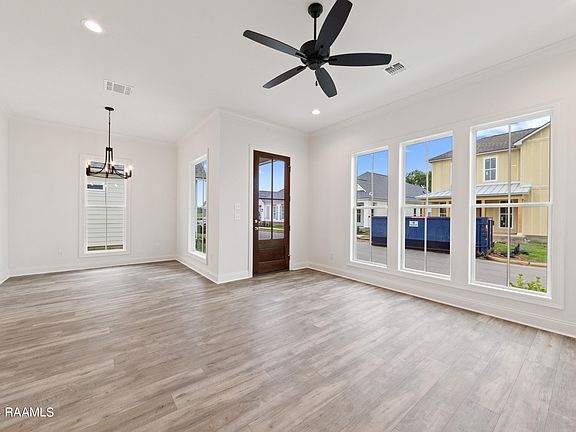 3rd image of 503 Flores Ct