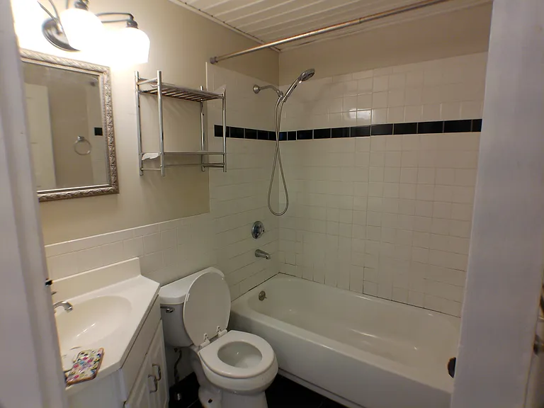 1303 Smith St #2 — Photo 5