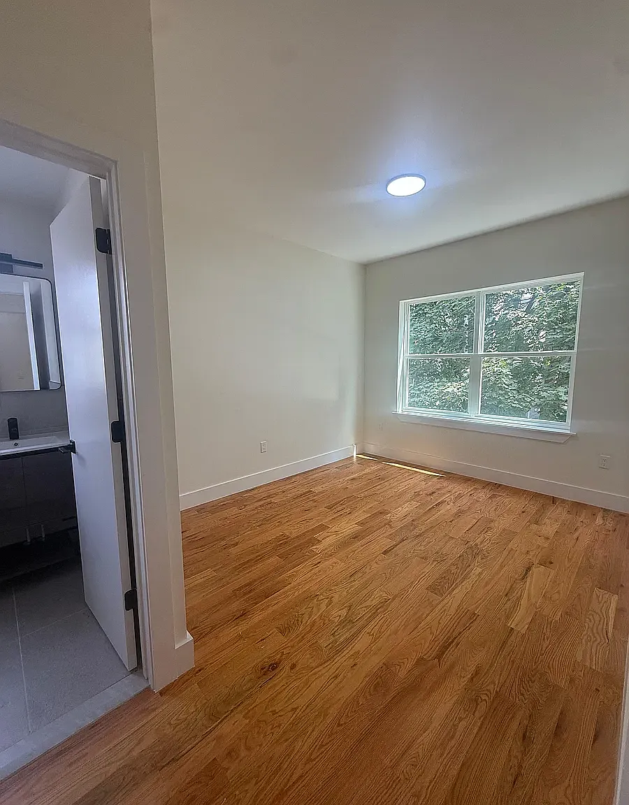 4 bed, $3,100 — Photo 4