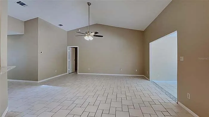 10533 Stradford Row — Photo 3