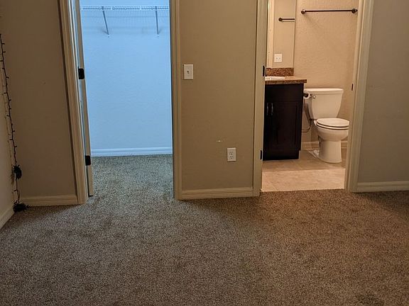 4th image of 2870 SE 140th Pl