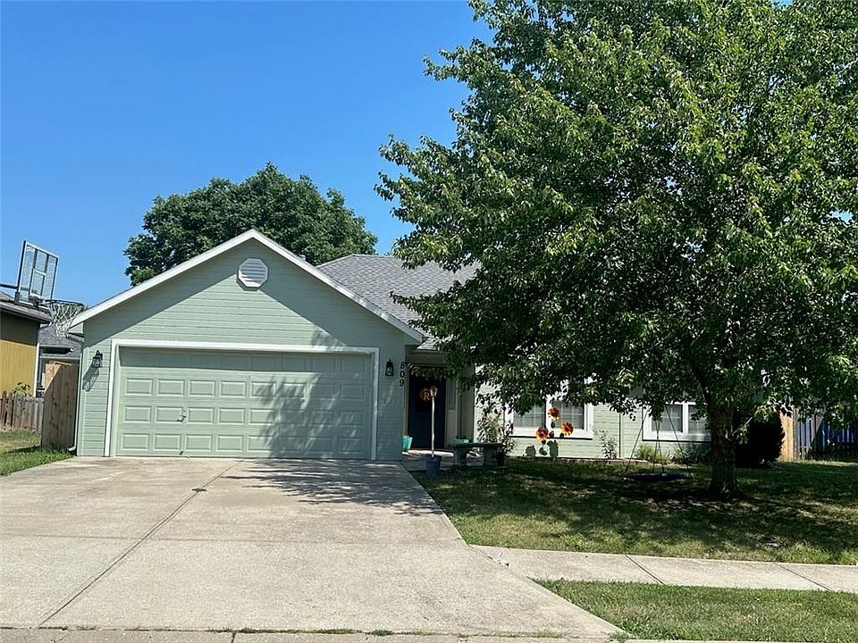 1st image of 809 SW Country Hill Dr