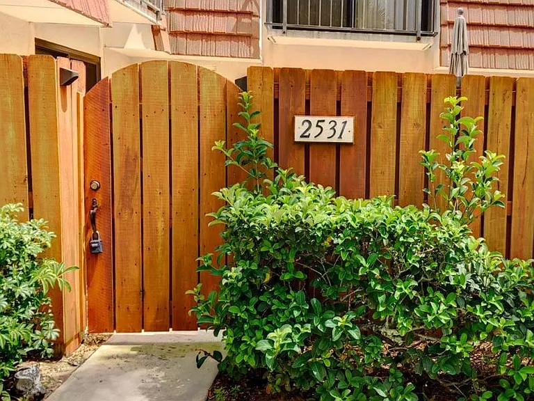 2531 25th Ct — Photo 3