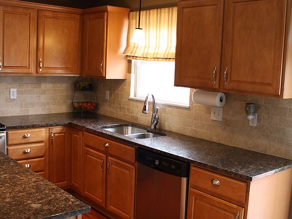 4th image of 7725 Kelly Dr