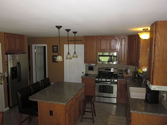 Kitchen w/new appliances!