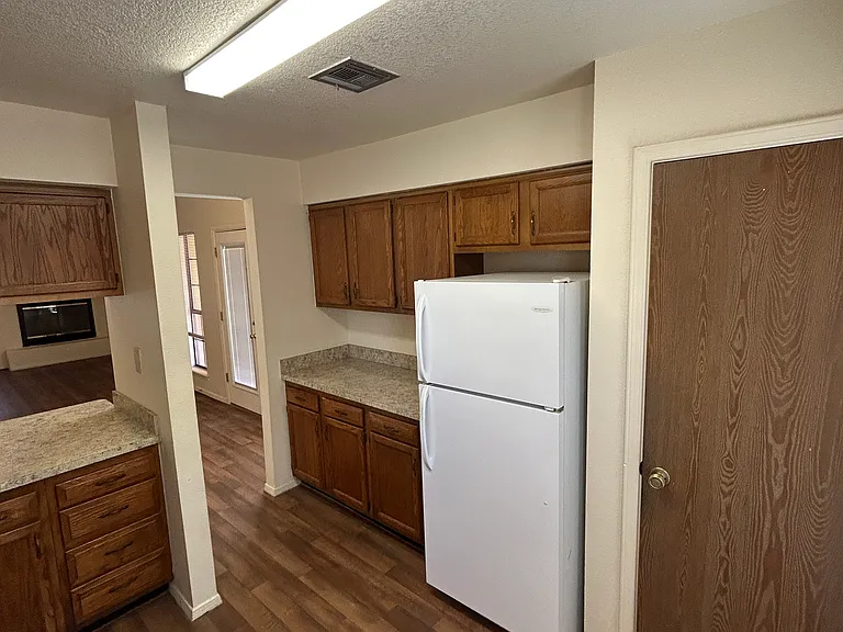 4025 Mary Cir #C — Photo 9