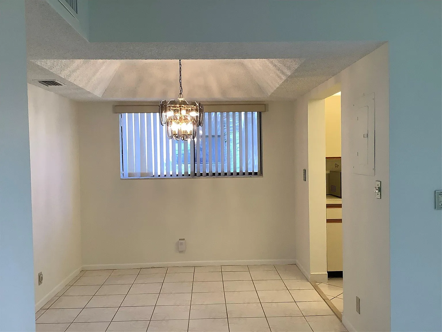2 bed, 2.0 bath, 1149 sqft, $1,900 — Photo 4