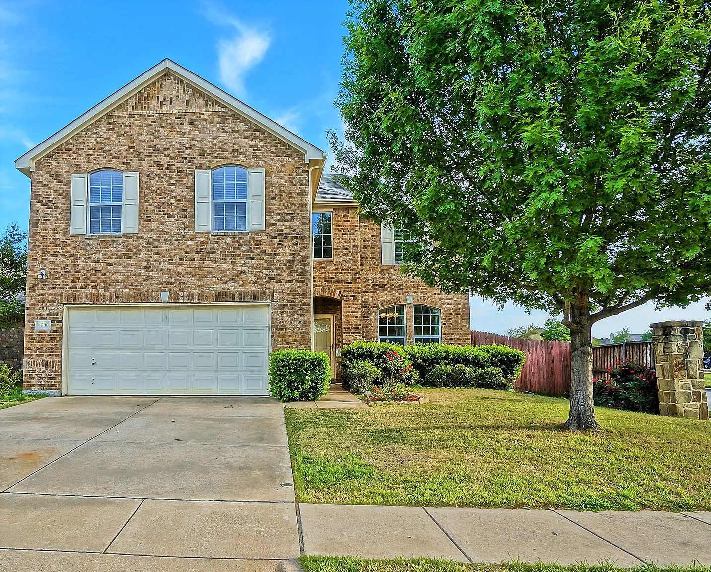 4 bed, 2.5 bath, 2366 sqft, $2,500 — Photo 1
