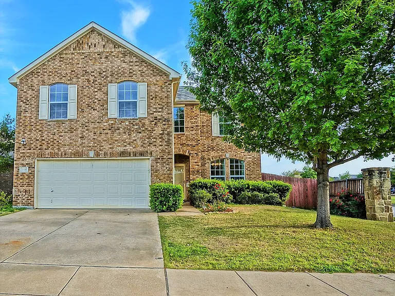 4500 Hickory Meadows Ln — Photo 1