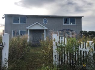518 Riviera Dr, Mastic Beach, NY 11951