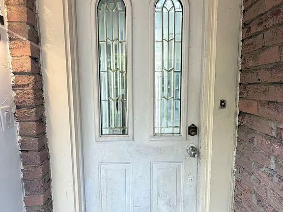 2nd image of 8 Fullerton Cres