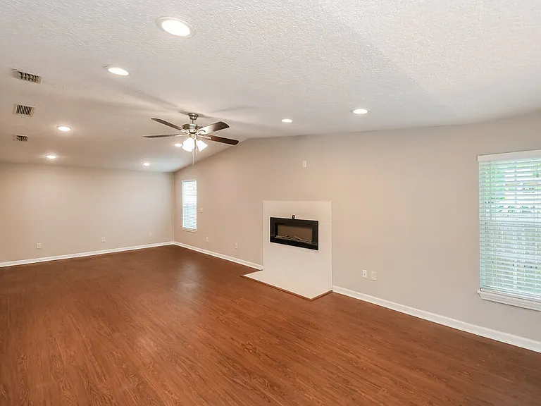 8109 Grampell Dr — Photo 4