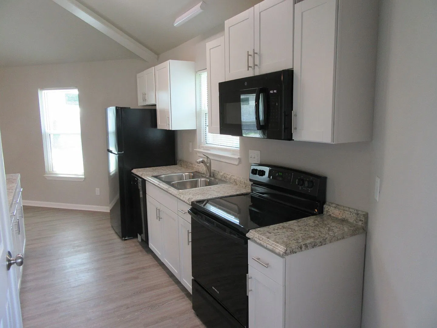 1302 C Grace Ave — Photo 4