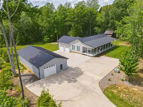 8958 Lasater Rd, Clemmons, NC 27012