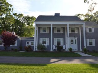 303 Crestwood Rd, Warwick, RI 02886