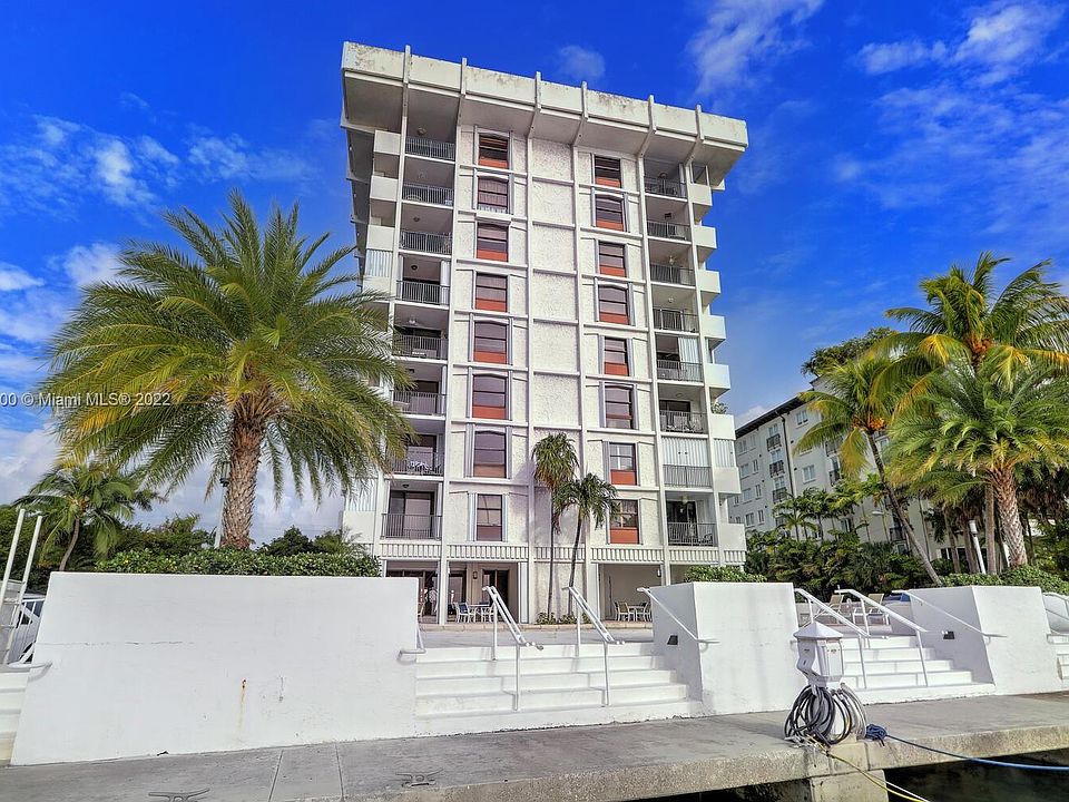 1st image of 1600 S Bayshore Ln APT 9C
