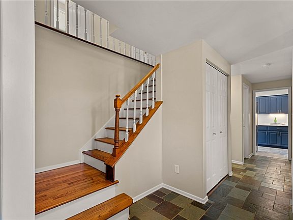 3rd image of 1285 Greystone Dr