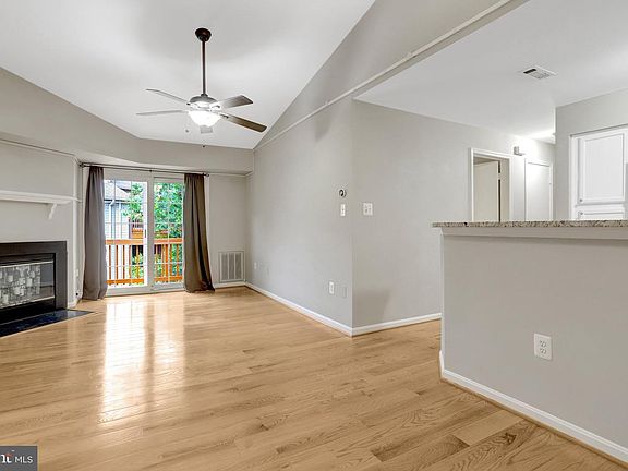 4th image of 6906 Victoria Dr Unit K