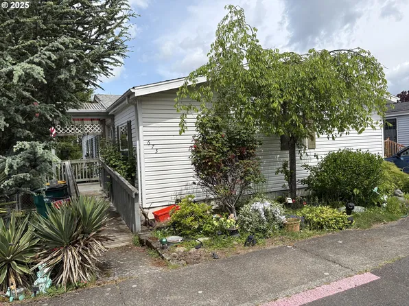 673 SW Crestview Way, Troutdale, OR 97060