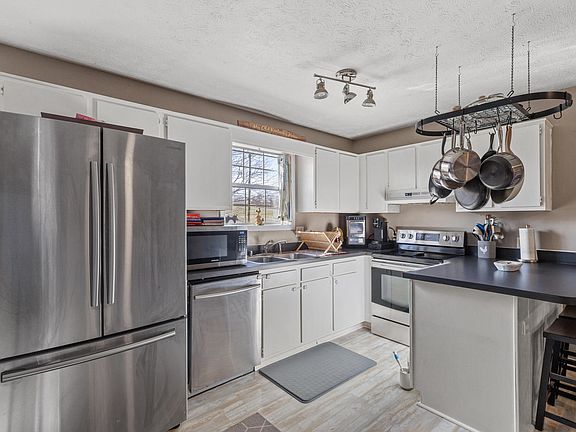 5th image of 325 Highwood Dr