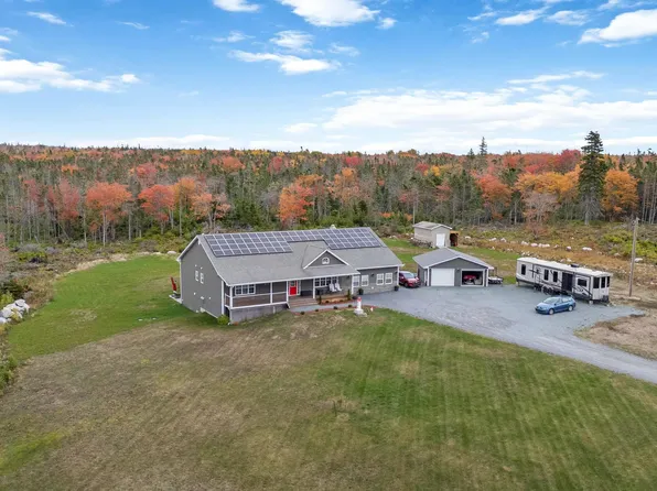 359 Seligs Rd, Halifax, NS B3T 2A8