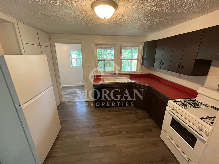 212 E Andover Ave — Photo 3