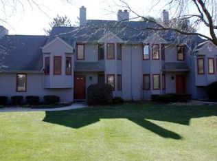 25 McIntosh Dr, Amherst, MA 01002