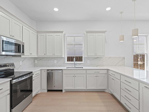 5th image of 3131 Greene Ave