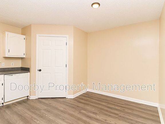 4th image of 2425 Ashmore Ave Unit 3
